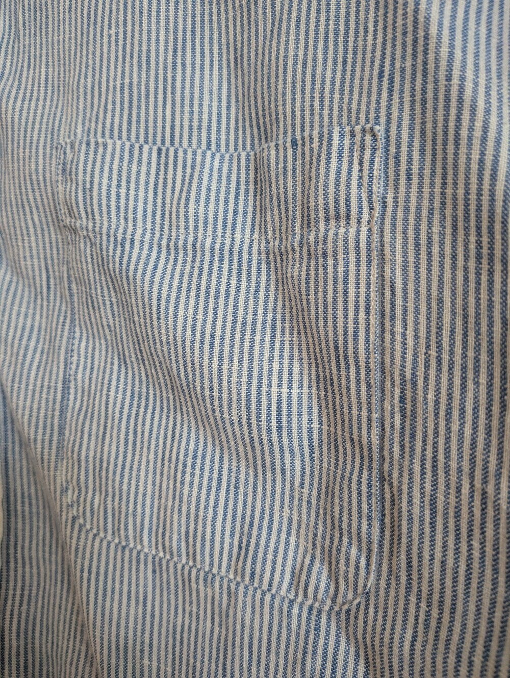 L.L. Bean Men's Blue and White Stripe Short-Sleeve Button-Down Linen Shirt - Picture 3 of 6